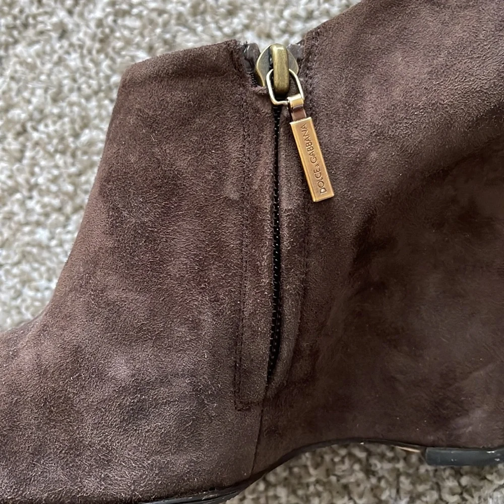 Authentic Dolce & Gabbana Brown Suede Booties EU40 - Picture 4 of 8